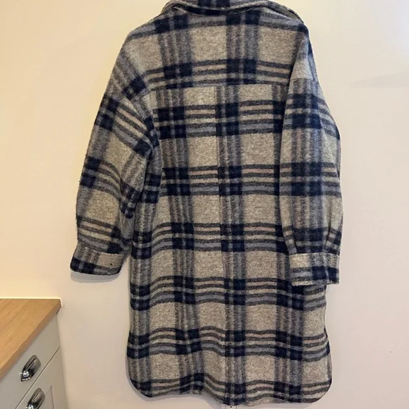 Shacket - Picture 2 of 2